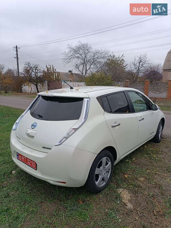 Хетчбек Nissan Leaf 2012 в Кривому Розі