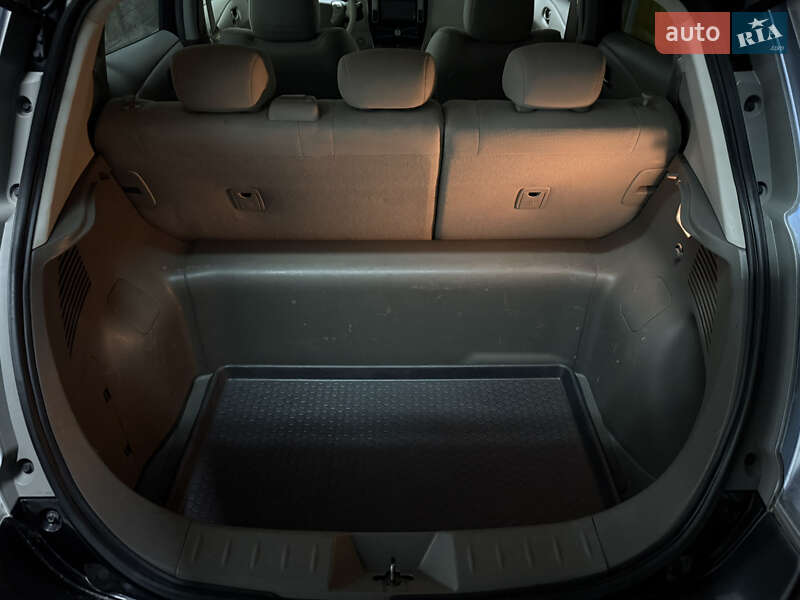 Хэтчбек Nissan Leaf 2012 в Умани фото 23 Хэтчбек Nissan Leaf 2012 в Умани