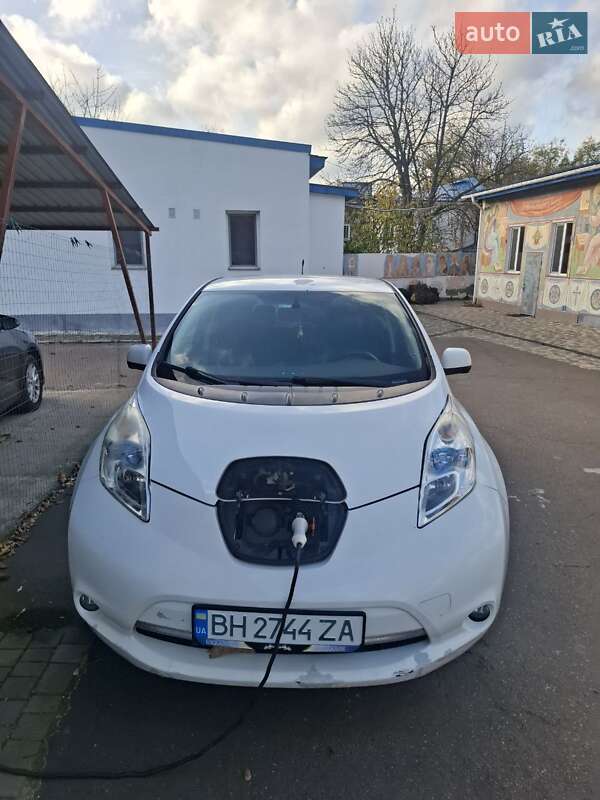 Хэтчбек Nissan Leaf 2015 в Одессе фото Хэтчбек Nissan Leaf 2015 в Одессе