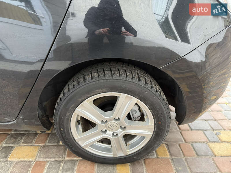 Хэтчбек Nissan Leaf 2012 в Умани фото 35 Хэтчбек Nissan Leaf 2012 в Умани