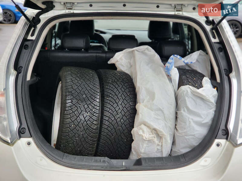 Хетчбек Nissan Leaf 2015 в Києві