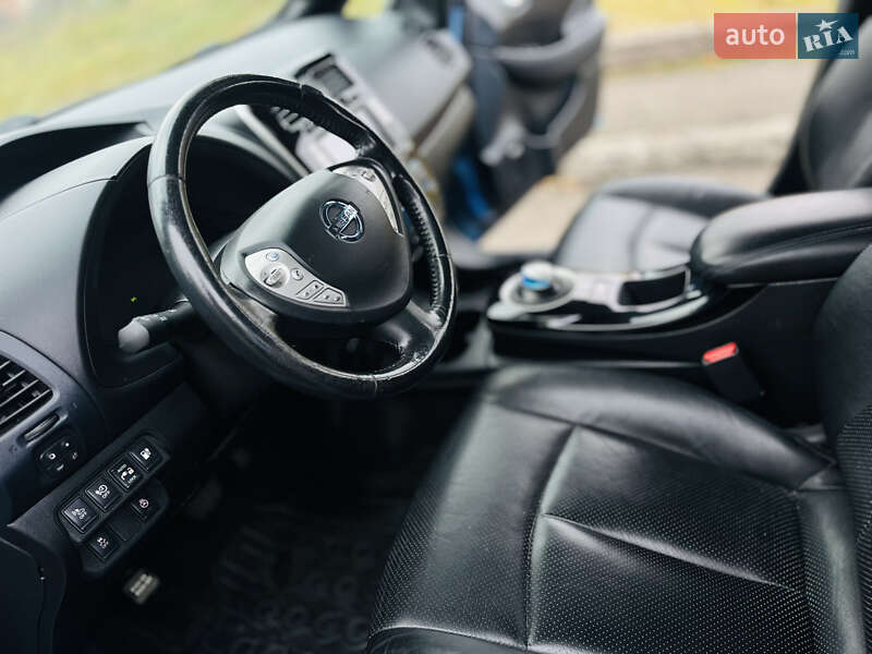 Хэтчбек Nissan Leaf 2014 в Ровно