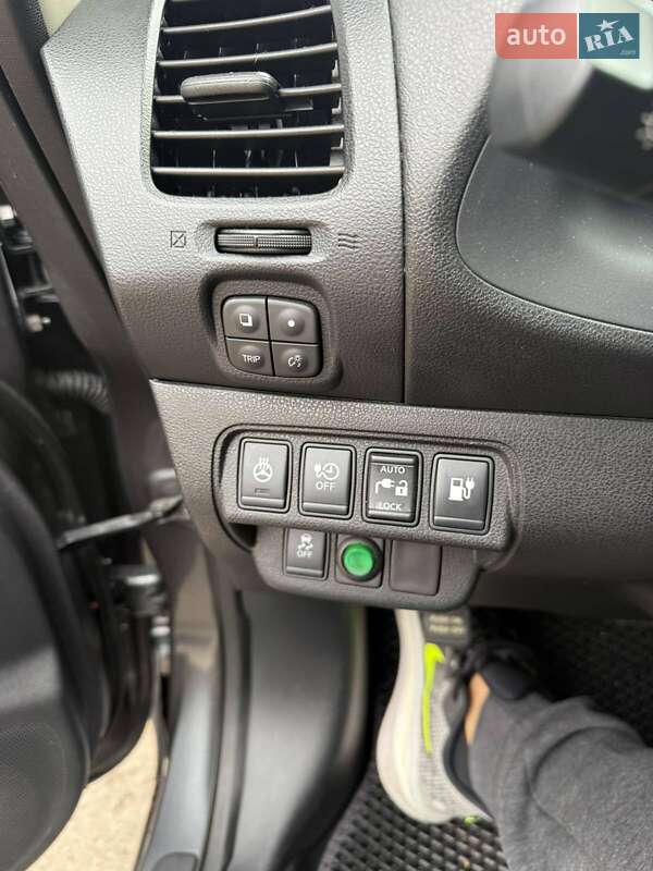 Хэтчбек Nissan Leaf 2015 в Одессе