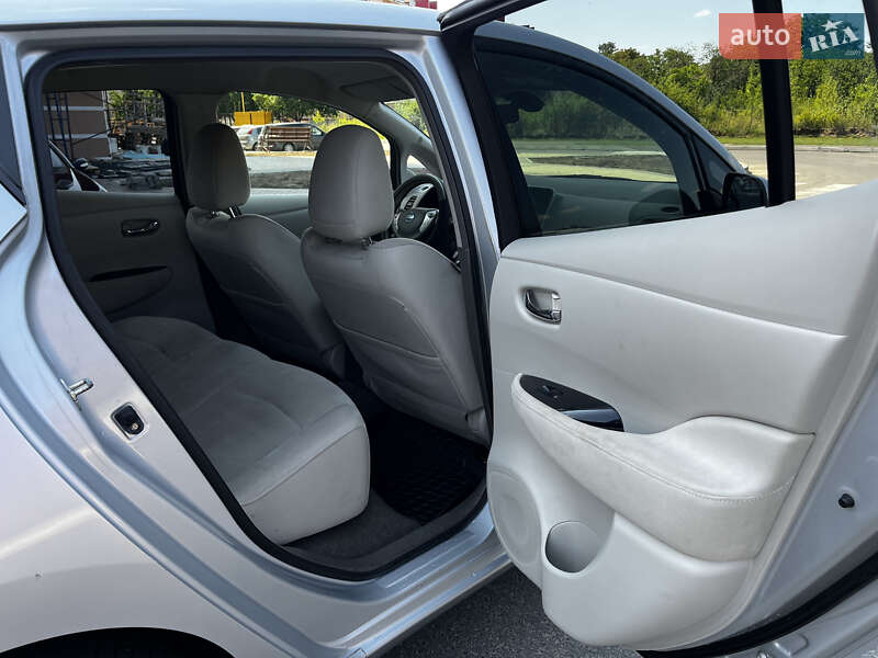Хетчбек Nissan Leaf 2011 в Умані фото 7 Хетчбек Nissan Leaf 2011 в Умані