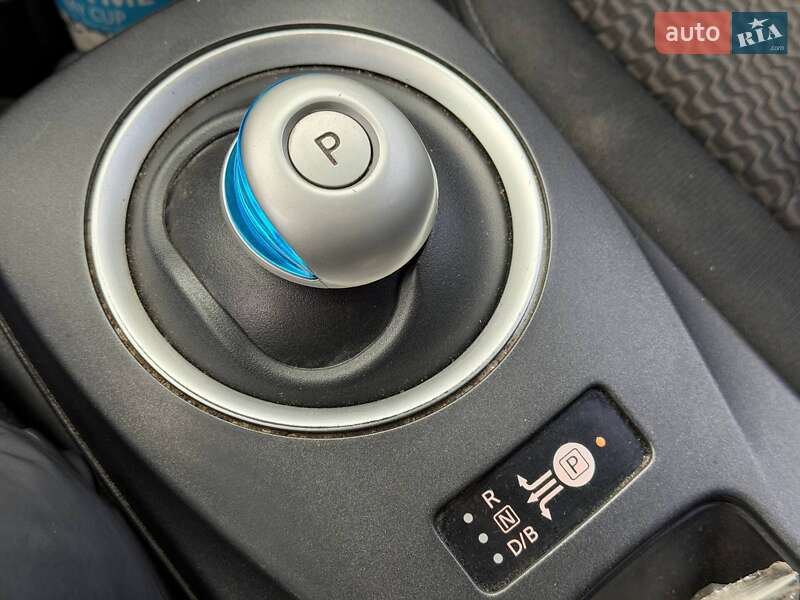 Хэтчбек Nissan Leaf 2016 в Кривом Роге