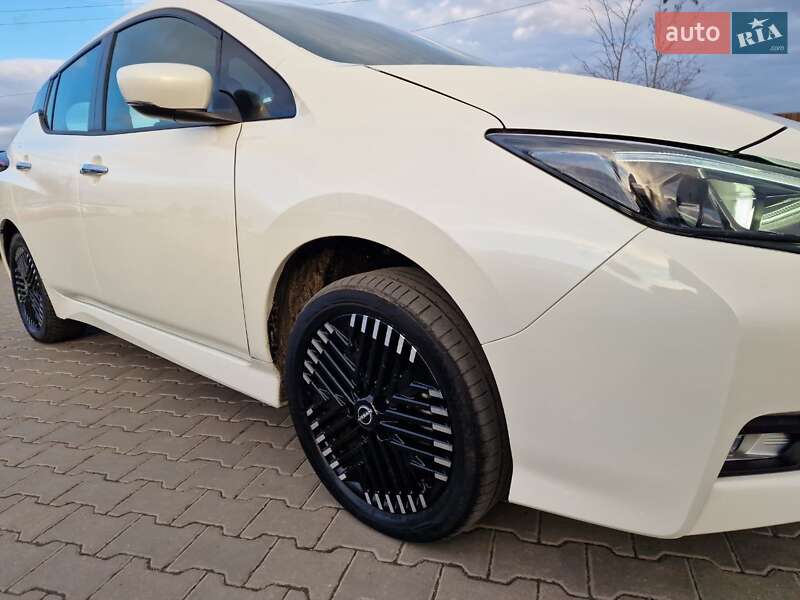 Хэтчбек Nissan Leaf 2022 в Виннице