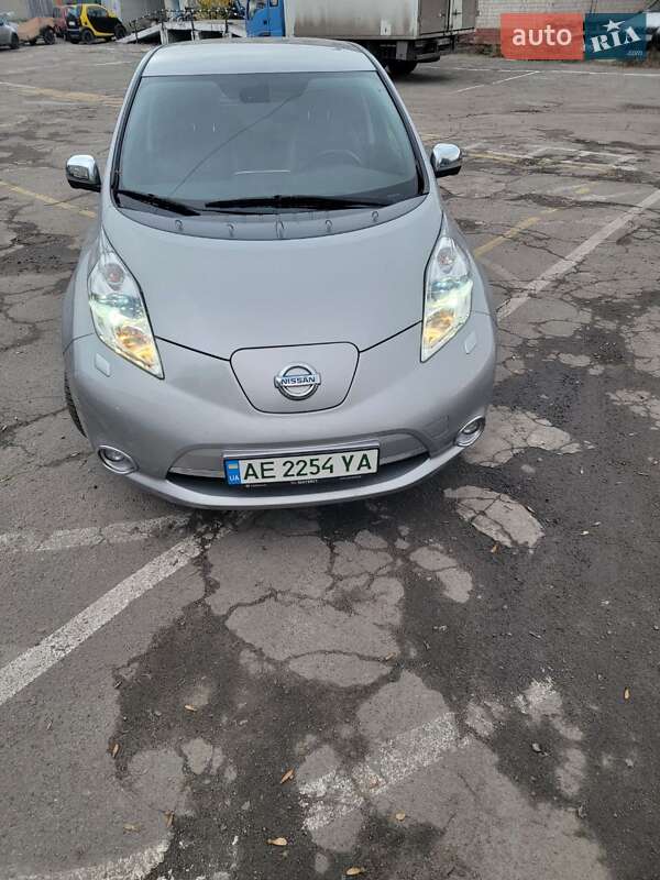 Хэтчбек Nissan Leaf 2014 в Павлограде