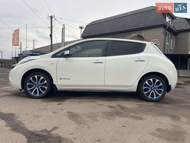 Хэтчбек Nissan Leaf 2016 в Бахмаче