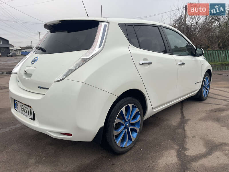 Хэтчбек Nissan Leaf 2016 в Бахмаче