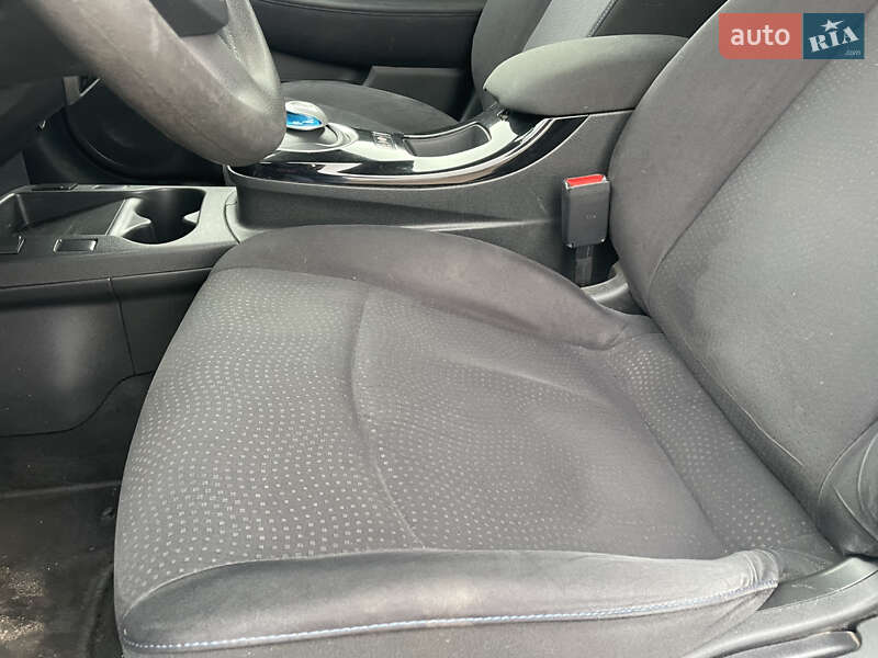 Хэтчбек Nissan Leaf 2016 в Бахмаче