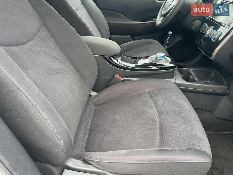 Хэтчбек Nissan Leaf 2016 в Бахмаче