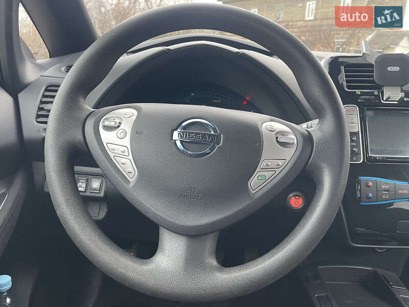 Хэтчбек Nissan Leaf 2016 в Бахмаче