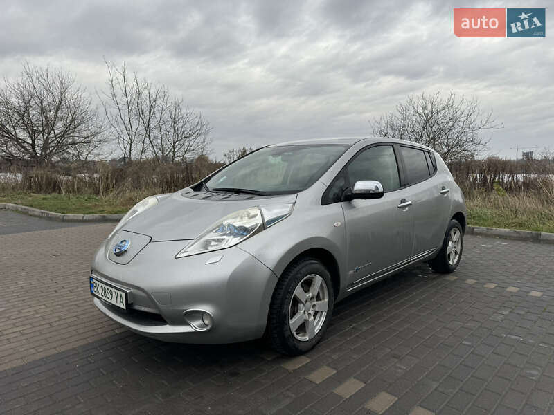 Хэтчбек Nissan Leaf 2014 в Ровно фото Хэтчбек Nissan Leaf 2014 в Ровно