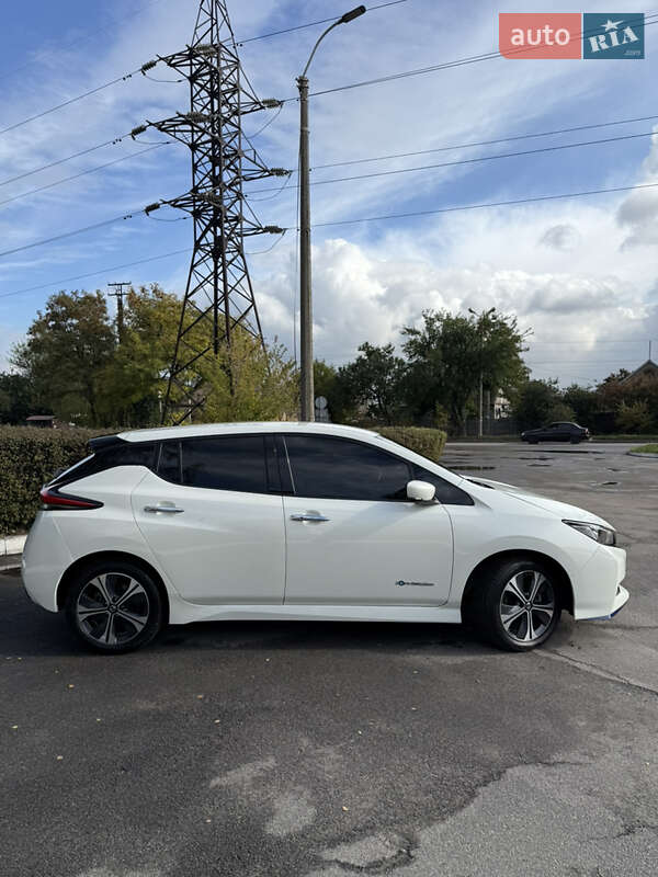 Хэтчбек Nissan Leaf 2019 в Каменском