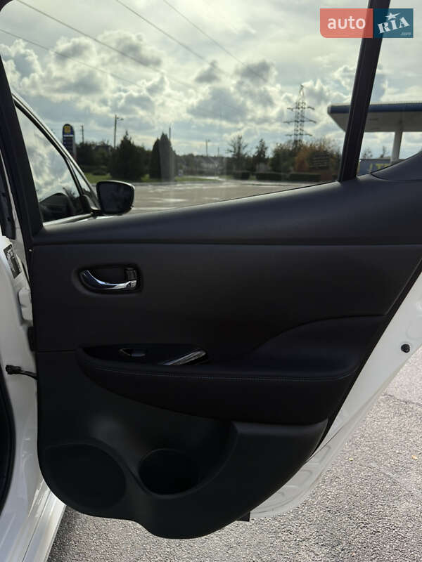 Хэтчбек Nissan Leaf 2019 в Каменском