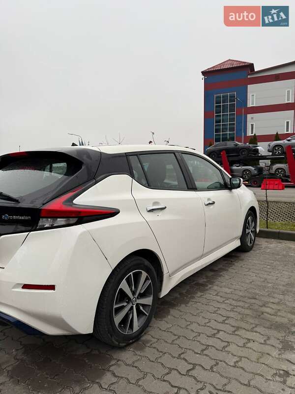 Хэтчбек Nissan Leaf 2019 в Первомайске