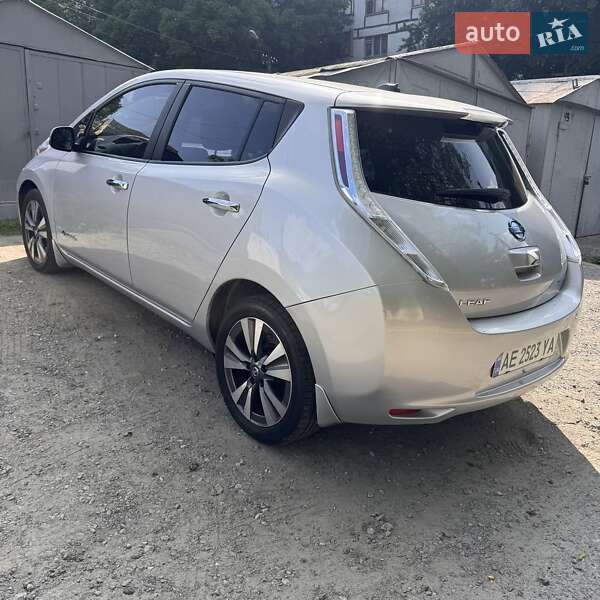 Хэтчбек Nissan Leaf 2017 в Днепре фото Хэтчбек Nissan Leaf 2017 в Днепре