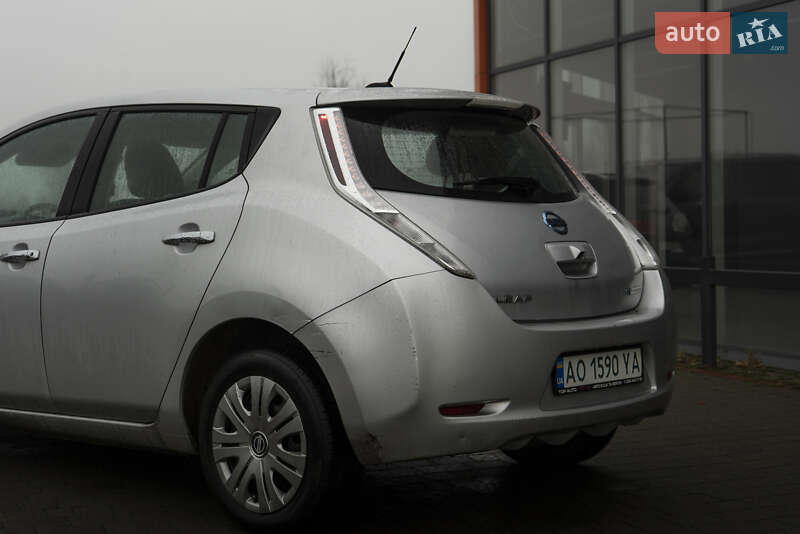 Хэтчбек Nissan Leaf 2015 в Ужгороде