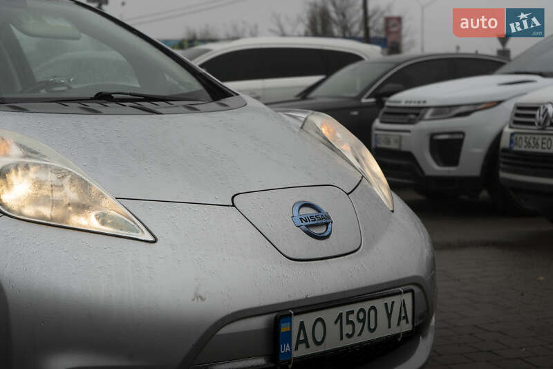 Хэтчбек Nissan Leaf 2015 в Ужгороде