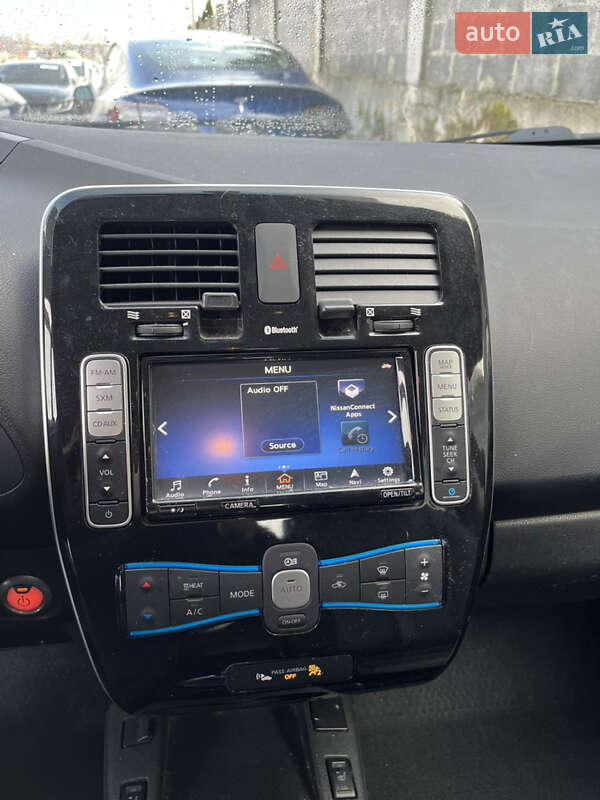 Хэтчбек Nissan Leaf 2015 в Львове