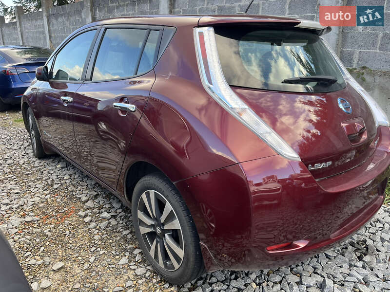 Хэтчбек Nissan Leaf 2015 в Львове