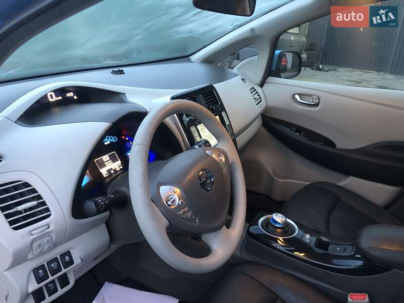 Хетчбек Nissan Leaf 2013 в Івано-Франківську