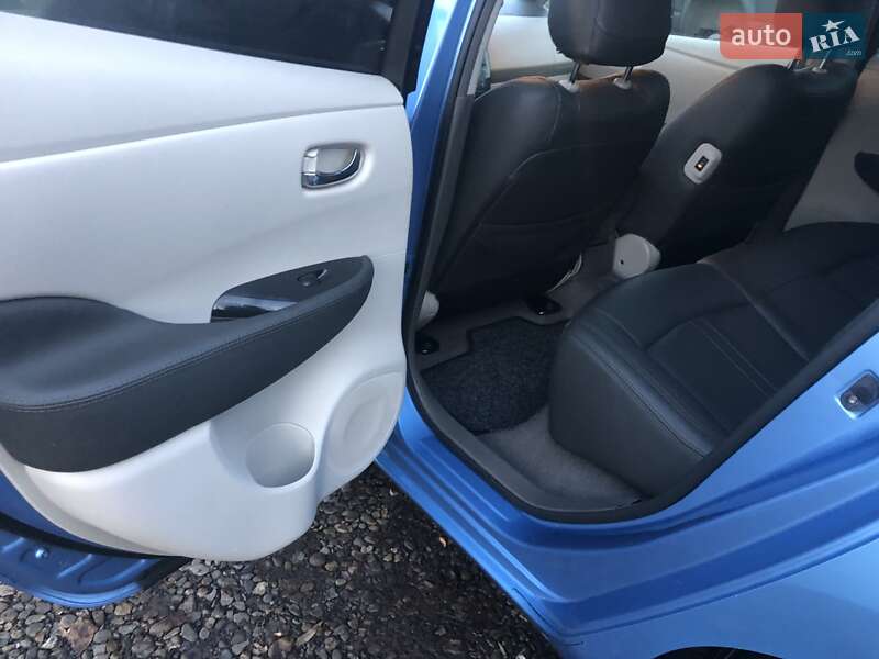 Хетчбек Nissan Leaf 2013 в Івано-Франківську