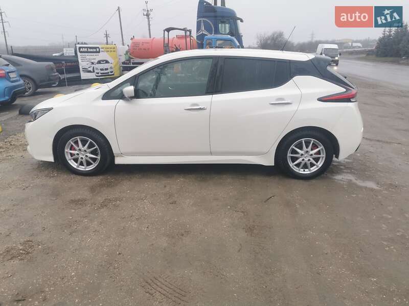 Хэтчбек Nissan Leaf 2017 в Каменец-Подольском