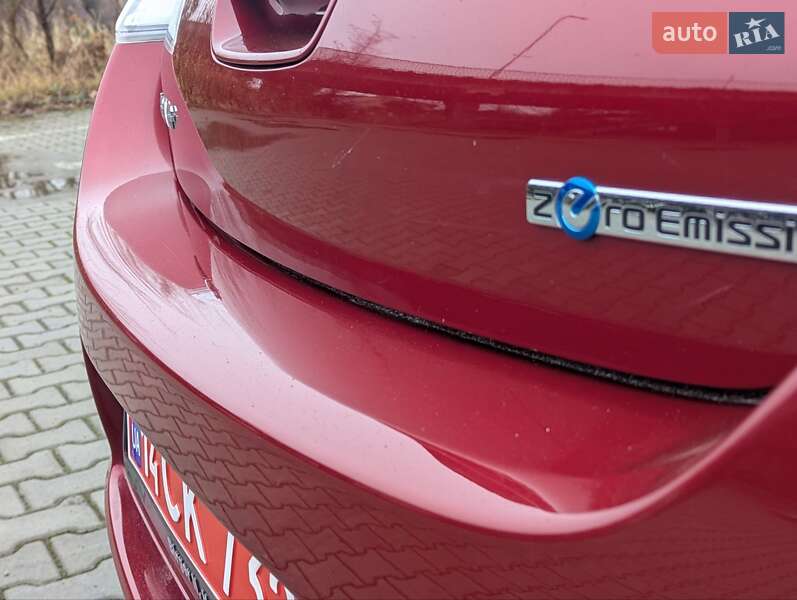 Хэтчбек Nissan Leaf 2014 в Дрогобыче