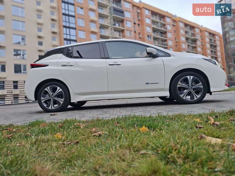 Хэтчбек Nissan Leaf 2020 в Черновцах