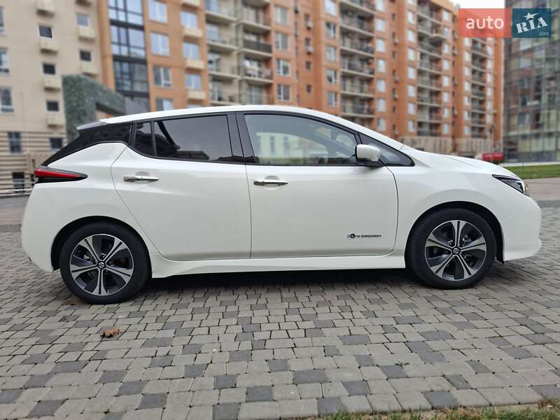 Хэтчбек Nissan Leaf 2020 в Черновцах