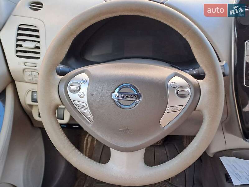 Хэтчбек Nissan Leaf 2011 в Одессе