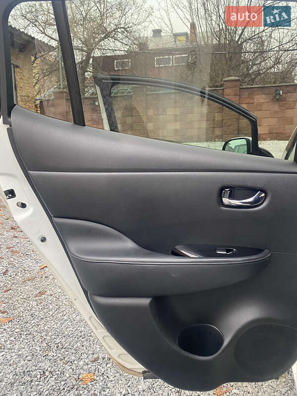 Хетчбек Nissan Leaf 2014 в Рівному