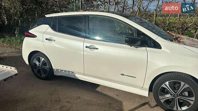 Хэтчбек Nissan Leaf 2018 в Днепре