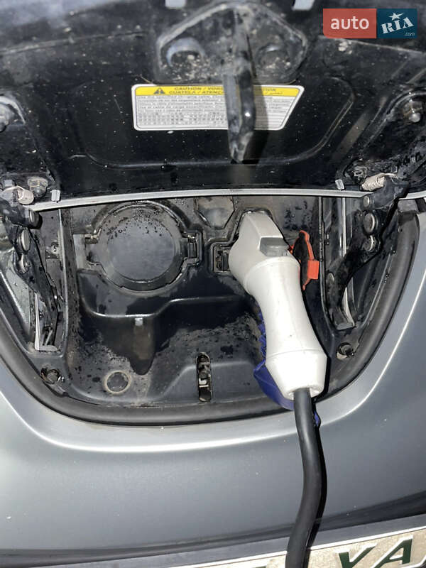 Хэтчбек Nissan Leaf 2014 в Ужгороде