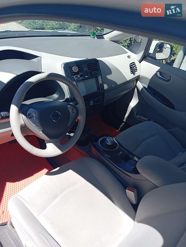 Хэтчбек Nissan Leaf 2012 в Ивано-Франковске