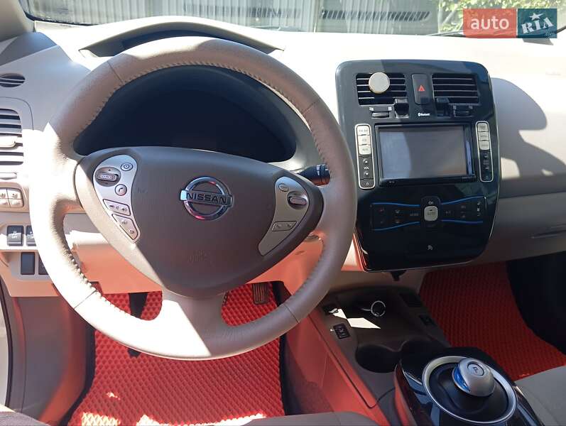 Хэтчбек Nissan Leaf 2012 в Ивано-Франковске