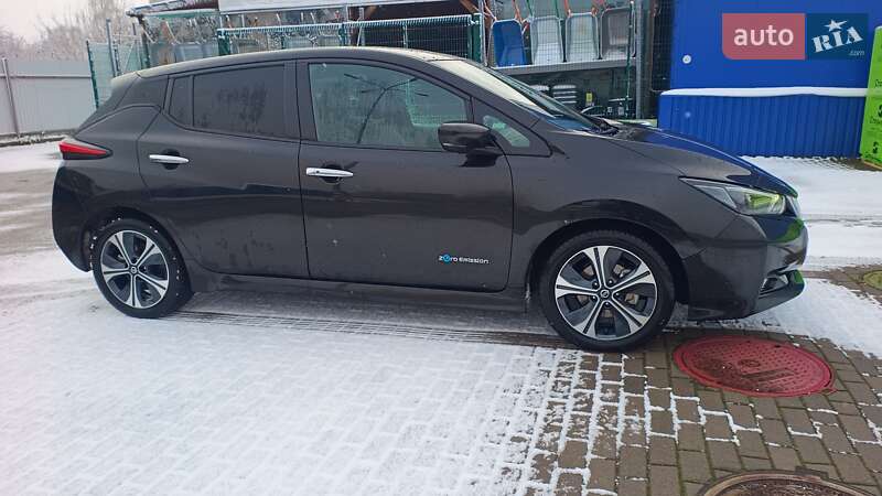Хэтчбек Nissan Leaf 2018 в Дубно