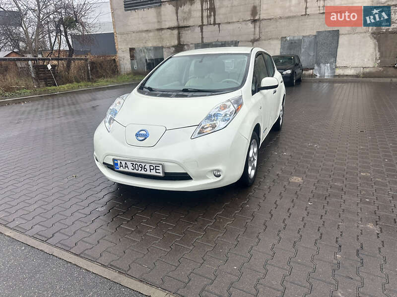 Хэтчбек Nissan Leaf 2012 в Капитановке