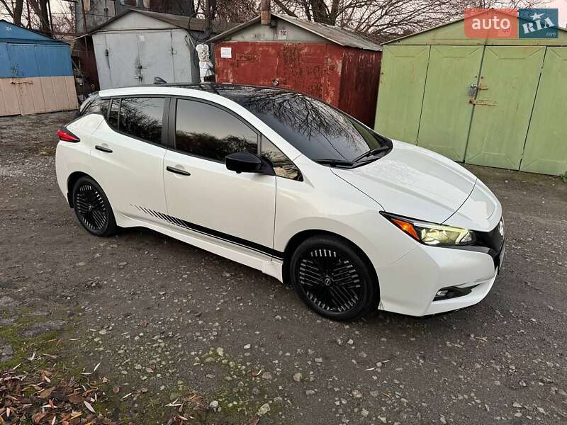 Хетчбек Nissan Leaf 2023 в Дніпрі