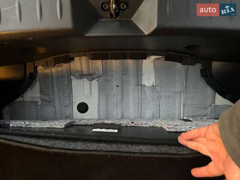 Хетчбек Nissan Leaf 2023 в Дніпрі