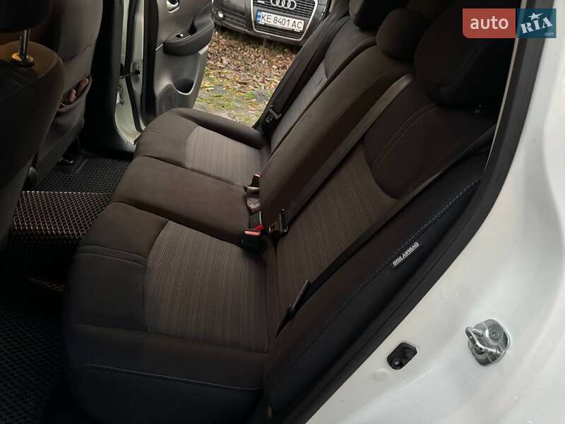 Хетчбек Nissan Leaf 2023 в Дніпрі