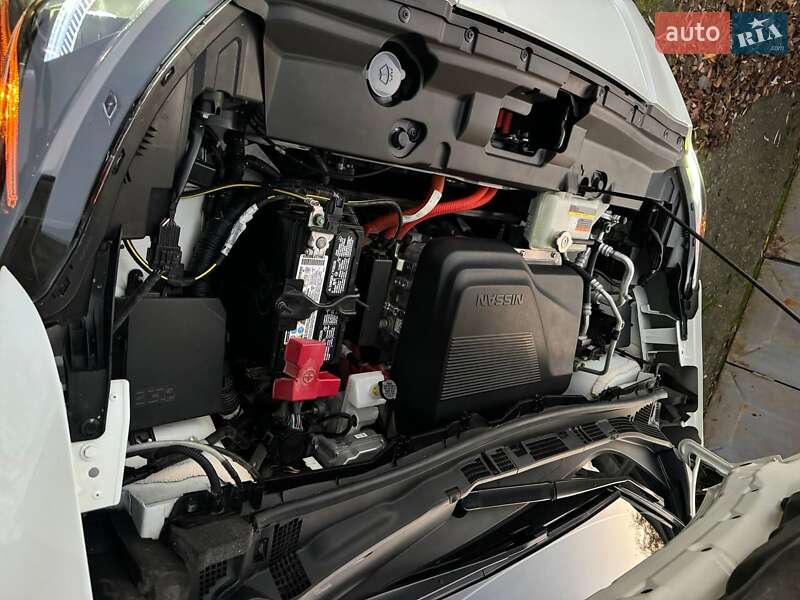 Хетчбек Nissan Leaf 2023 в Дніпрі