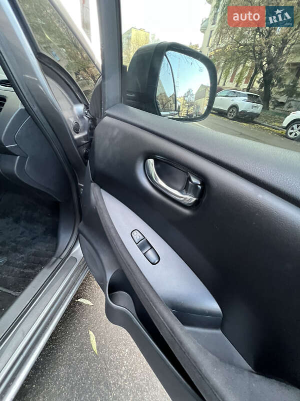 Хетчбек Nissan Leaf 2014 в Києві фото 13 Хетчбек Nissan Leaf 2014 в Києві