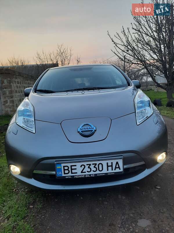 Хэтчбек Nissan Leaf 2016 в Николаеве