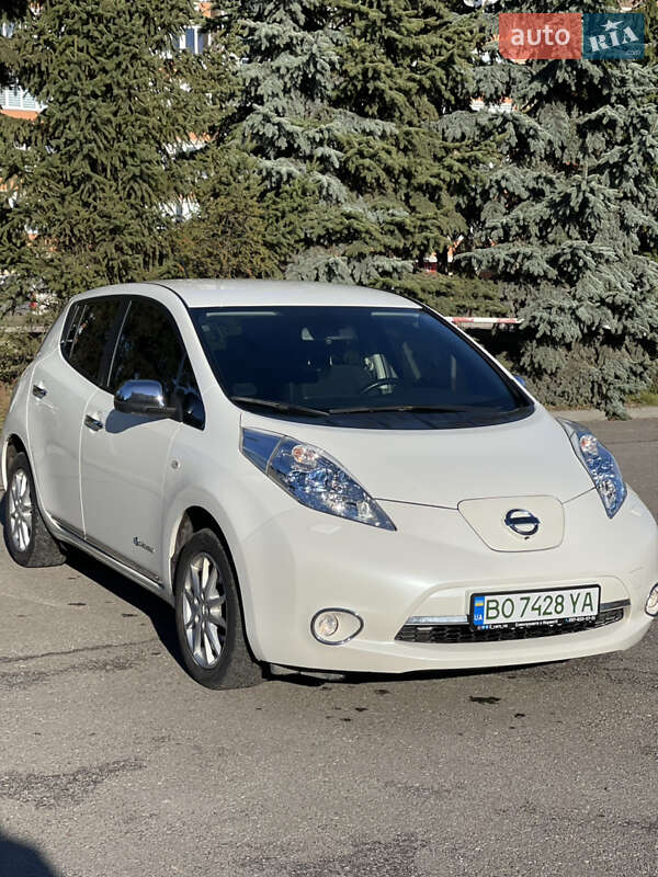 Хэтчбек Nissan Leaf 2015 в Тернополе фото Хэтчбек Nissan Leaf 2015 в Тернополе