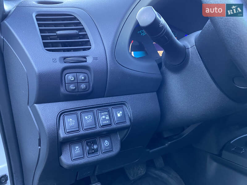 Хэтчбек Nissan Leaf 2014 в Радивилове