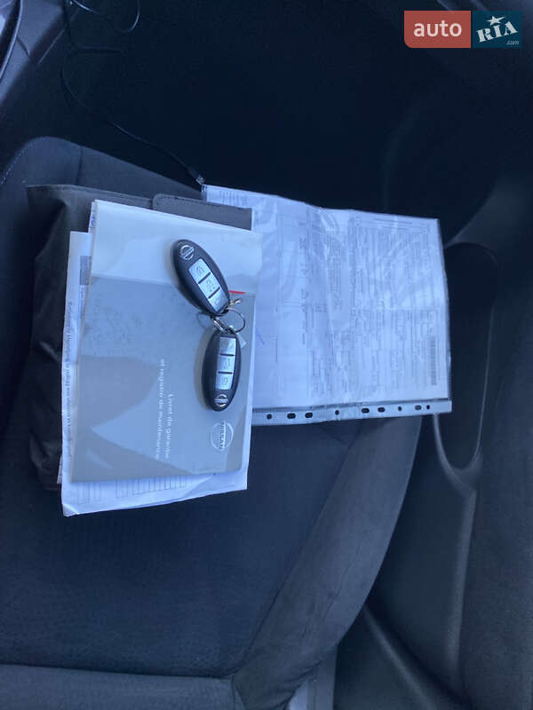 Хэтчбек Nissan Leaf 2014 в Радивилове