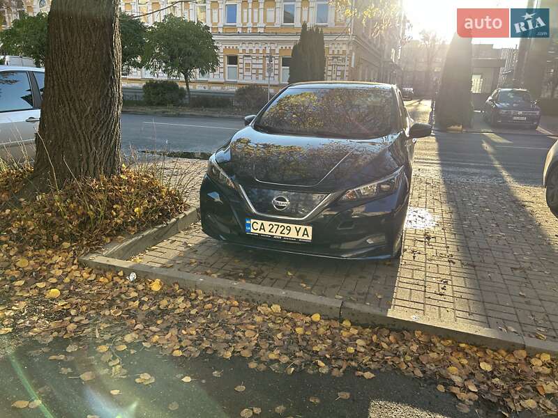 Хетчбек Nissan Leaf 2020 в Києві фото 2 Хетчбек Nissan Leaf 2020 в Києві