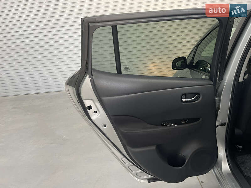 Хэтчбек Nissan Leaf 2013 в Стрые